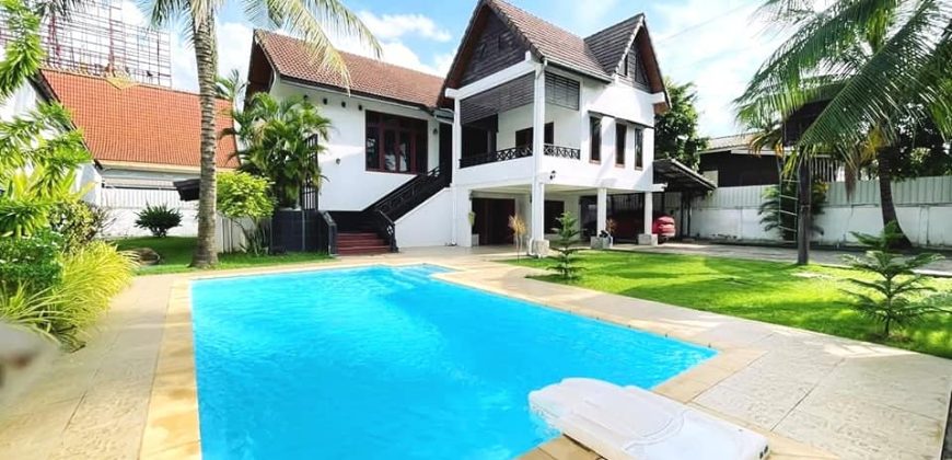 SR207 House for​ rent