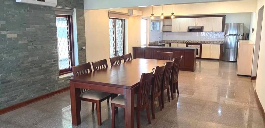 SR207 House for​ rent