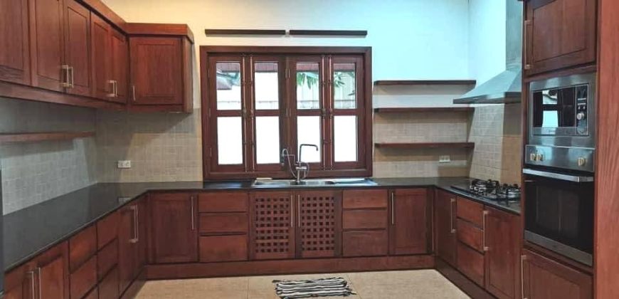 SR472 House for​ rent