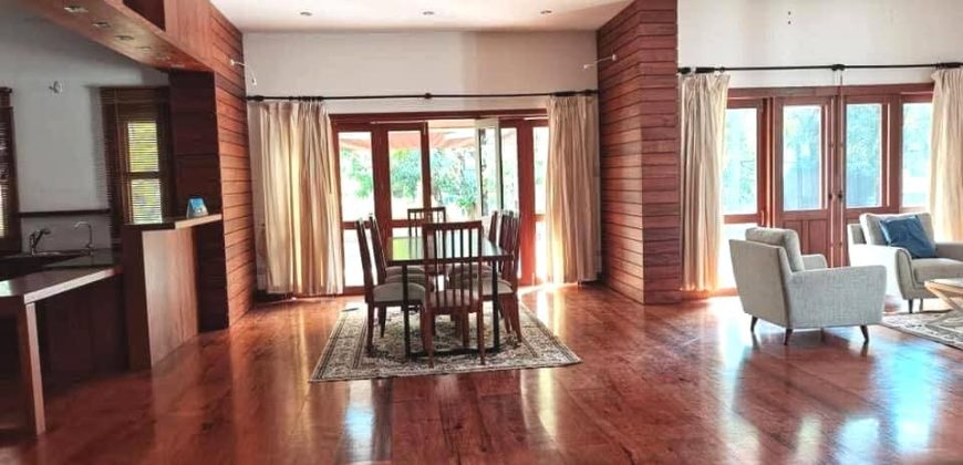 SR472 House for​ rent