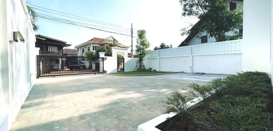 SR:349  House for​ rent: 3 Bedrooms with en-suite bathroom