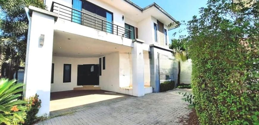 SR:435  House for​ rent: 4 Bedrooms with en-suite bathroom, dining &​ kitchen room