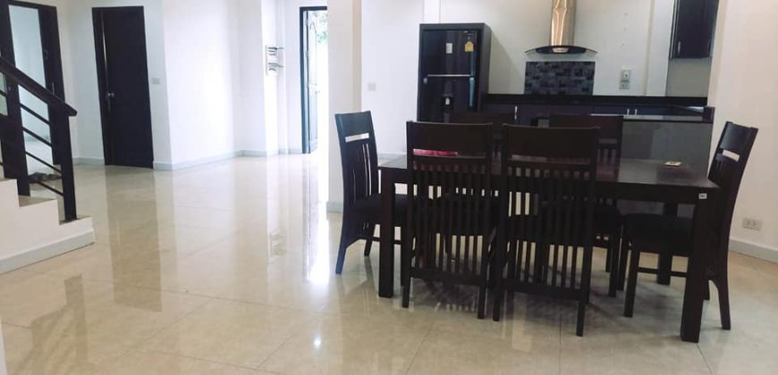 SR:435  House for​ rent: 4 Bedrooms with en-suite bathroom, dining &​ kitchen room