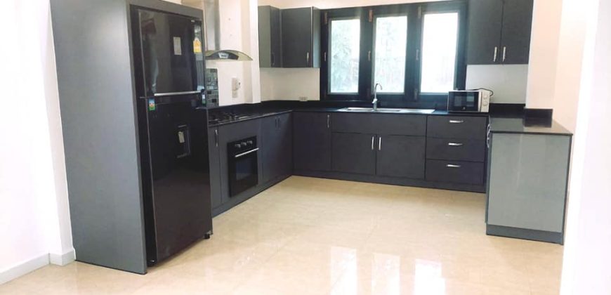 SR:435  House for​ rent: 4 Bedrooms with en-suite bathroom, dining &​ kitchen room