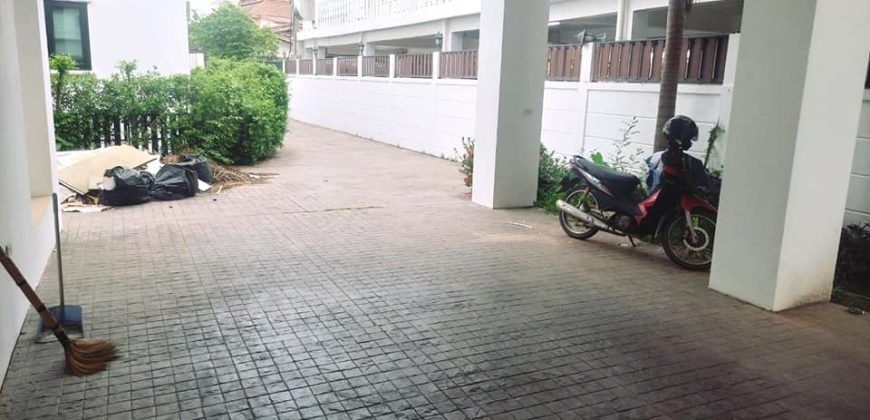 SR:435  House for​ rent: 4 Bedrooms with en-suite bathroom, dining &​ kitchen room