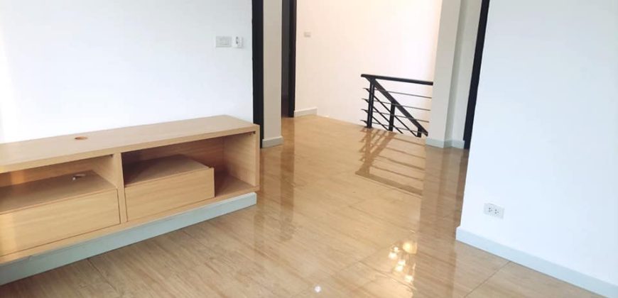 SR:435  House for​ rent: 4 Bedrooms with en-suite bathroom, dining &​ kitchen room